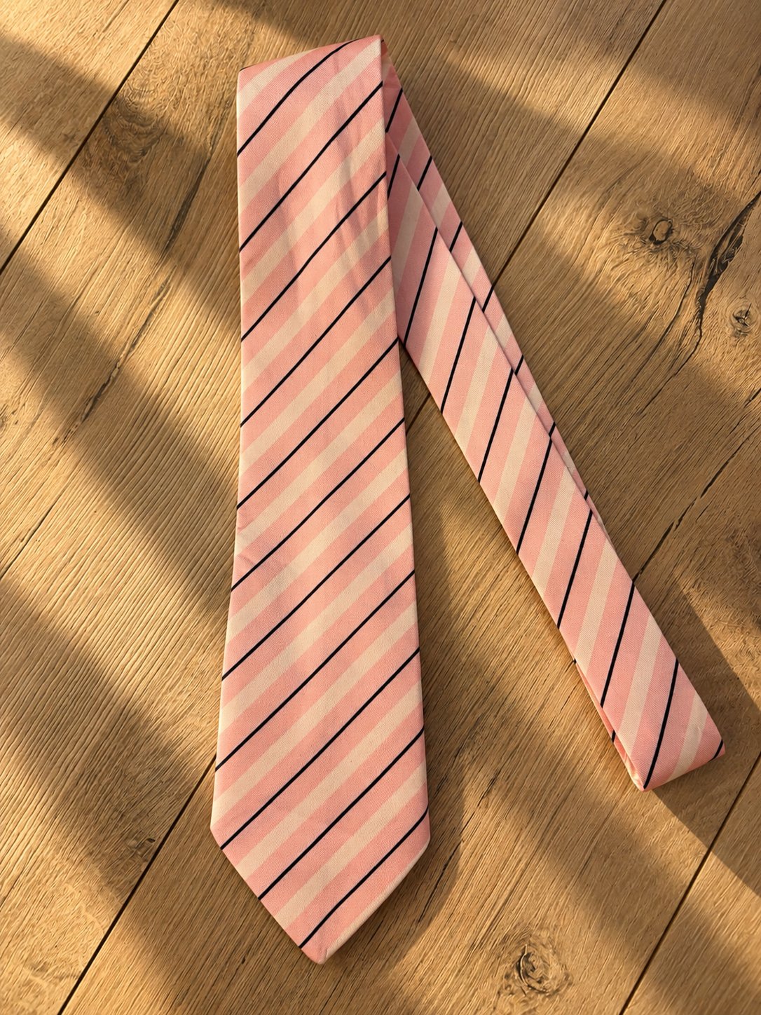 Cravatta LUMINA, colore rosa cipria / righe nere e bianche